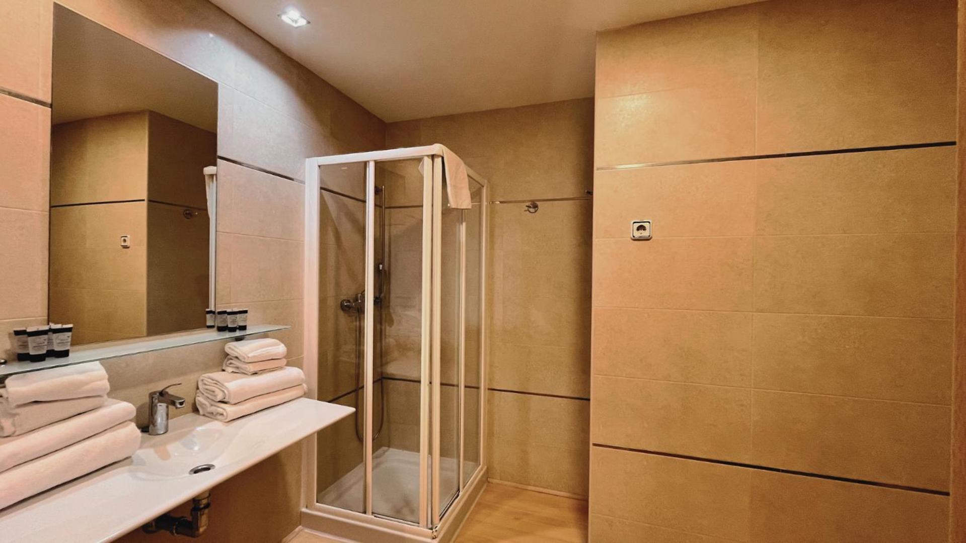 Hotel-Apartamentos Tartesos Las Rozas de Madrid Luaran gambar